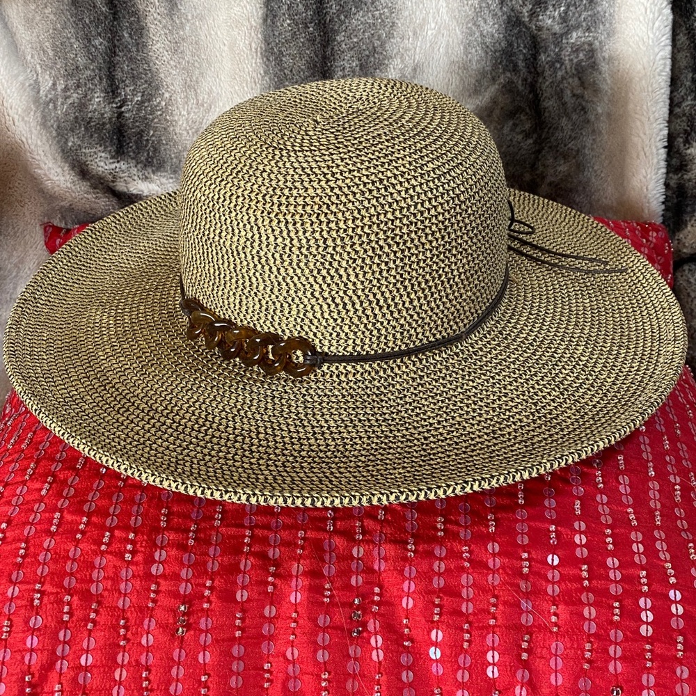 Neutral Gold Shimmer Leather Details Adjustable Sunhat Excellent Condition